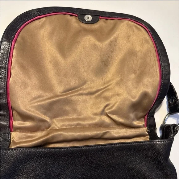 Coach Elegant Black Leather Shoulder Bag - Picture 6 of 8